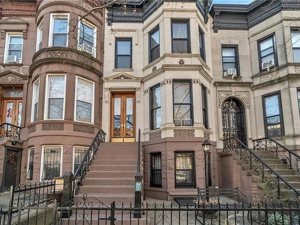 566 47th St brooklyn, NY 11220